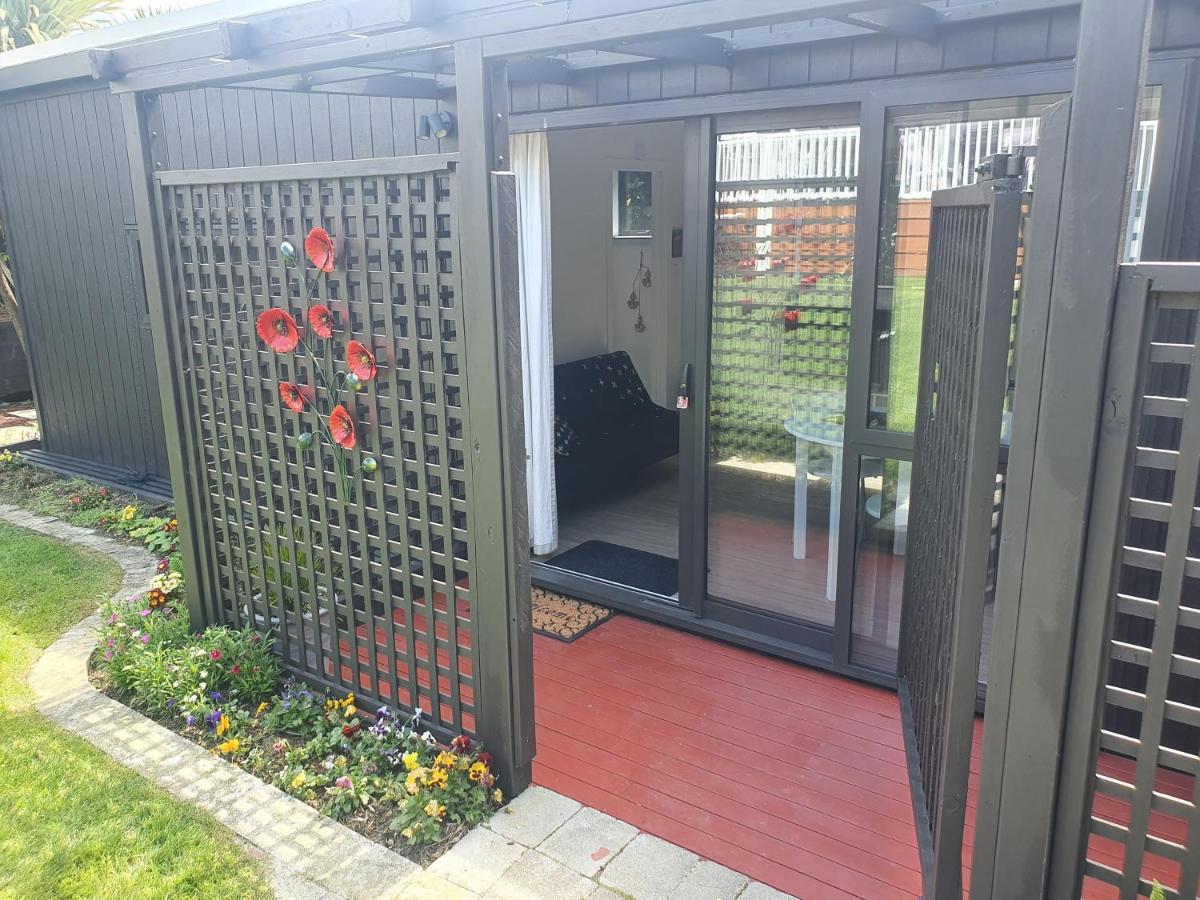 Red Beach Garden Cottage Exterior photo