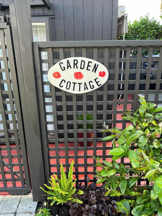 Red Beach Garden Cottage Exterior photo